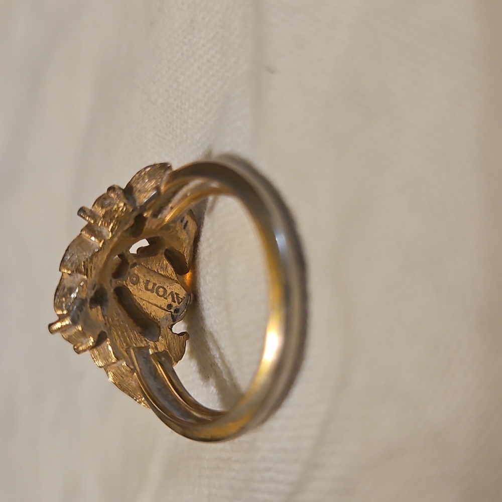 Avon Gold Ring with Faux Opal and Leaf Motif - Picture 3 of 4